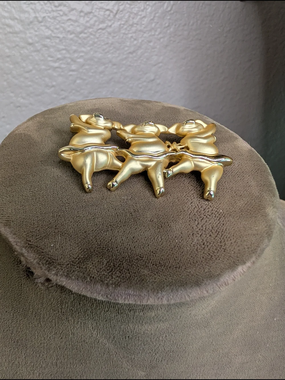 Vintage Vittorio Frosted Gold-tone Dancing Pig Trio Brooch Pin